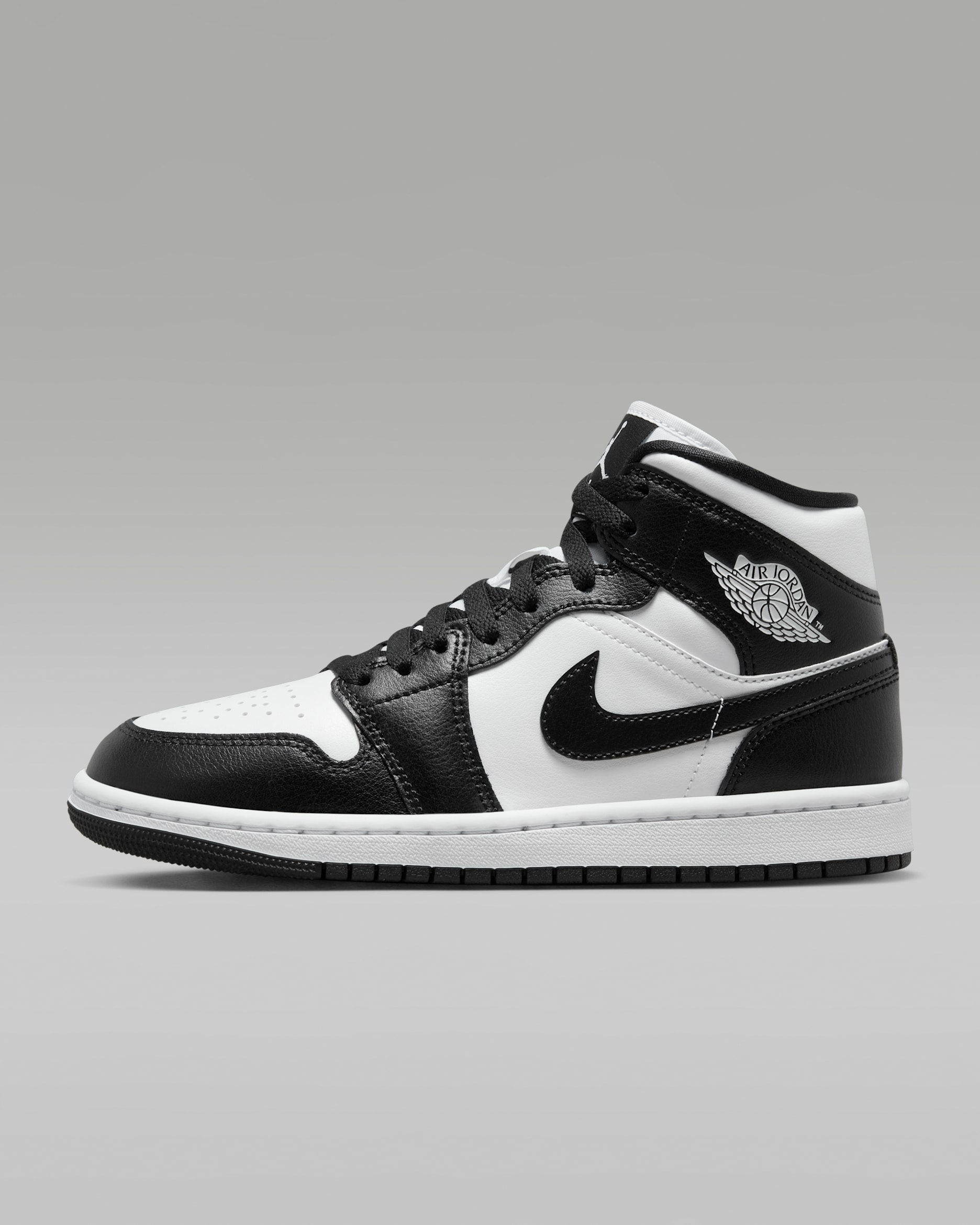 シューズ(女性用) Nike Women's Air Jordan1 Mid Black/White NIKE公式】エア ジョーダン 1 MID ウィメンズシューズ